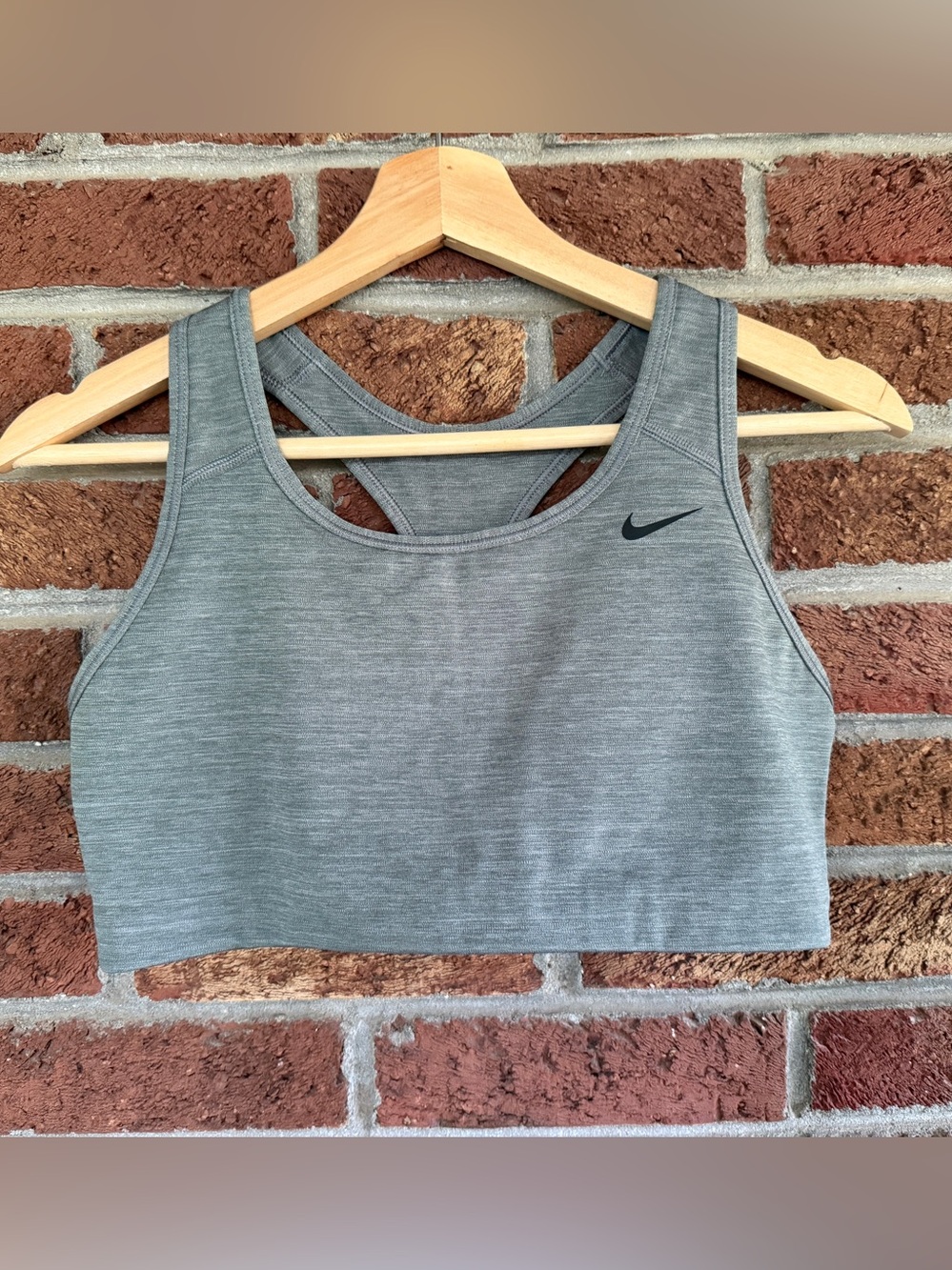 nike sport bra. athletic. size large. gray.